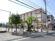 東小学校