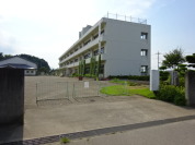 新屋小学校