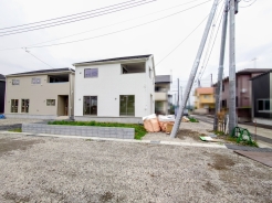 【1号棟】
◆土地／179.45平米◆建物／100.44平米