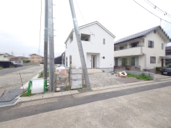 【1号棟】
◆土地／179.45平米◆建物／100.44平米