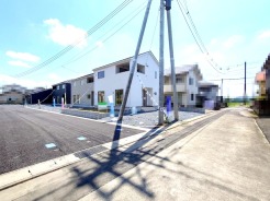 【1号棟】
◆土地／179.45平米◆建物／100.44平米