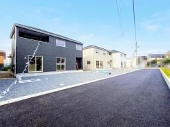 【3号棟】
◆土地／294.77平米（通路部分含む）◆建物／103.68平米