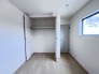 ２F　洋室5.3帖　収納付き