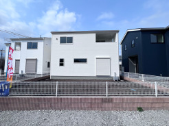 【2号棟】
◆土地/179.9平米◆建物/104.33平米